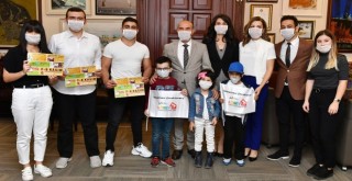 Lösemili çocuklara maskeli destek