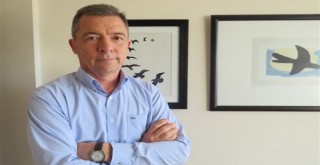 Karşıyaka Rotary Kulübü'nden Prof. Dr. Sayıner'e Rotary hizmet ödülü