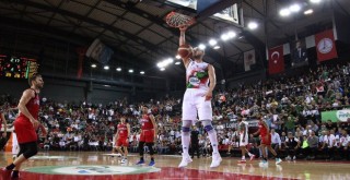 Pınar Karşıyaka liderliğini sürdürmek istiyor