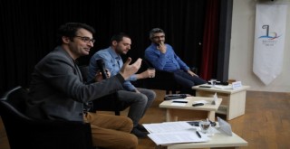 Bayraklı’da gazeteciler basın özgürlüğünü anlattı