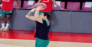 Karşıyaka'da Samet Geyik ameliyat oldu