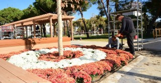 100. Yıl Uğur Mumcu Parkı kasımpatlarıyla renklendi