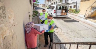 İzmir’deki mültecilere hijyen ve gıda paketi desteği