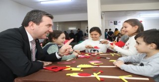Çocuklar kaşıktan kukla yaptı, gönüllerince eğlendi