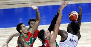 Pınar Karşıyaka, Kosova'da son bölümde kaybetti...