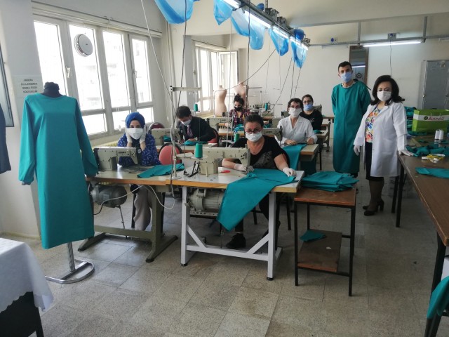 Karşıyaka Halk Eğitim'den cerrahi operasyon önlüğü…