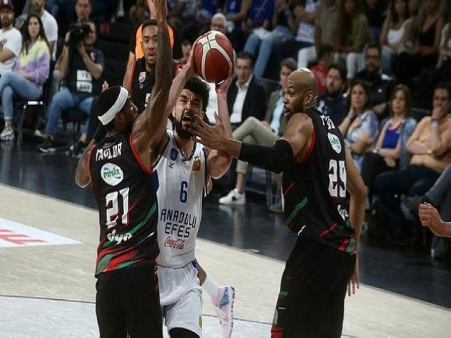 Anadolu Efes-Pınar Karşıyaka Play-Off çeyrek final serisi 3.maç özeti